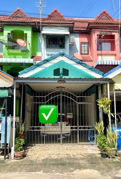 ทาวน์เฮาส์ 3 ชั้น หมู่บ้านวิลล่า นวนคร 17 ตร.ว. 3 นอน 2 น้ำ สภาพพร้อมอยู่, Pathum Thani